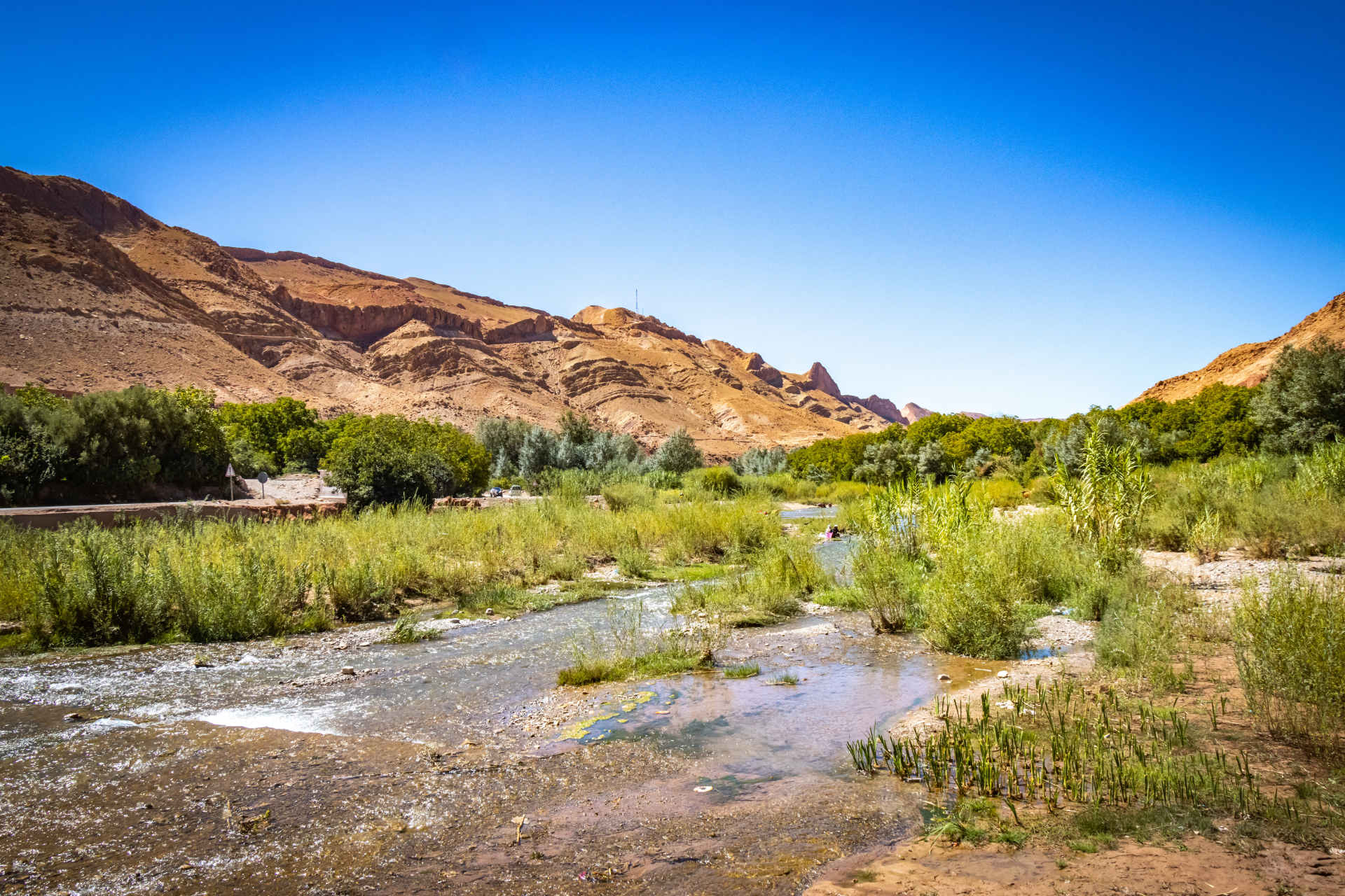 Swimming and hiking in Azzaden river pools